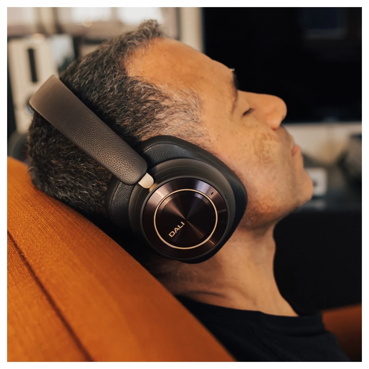 DALI IO-12 True Hi-Fi Wireless Headphones - Image 6