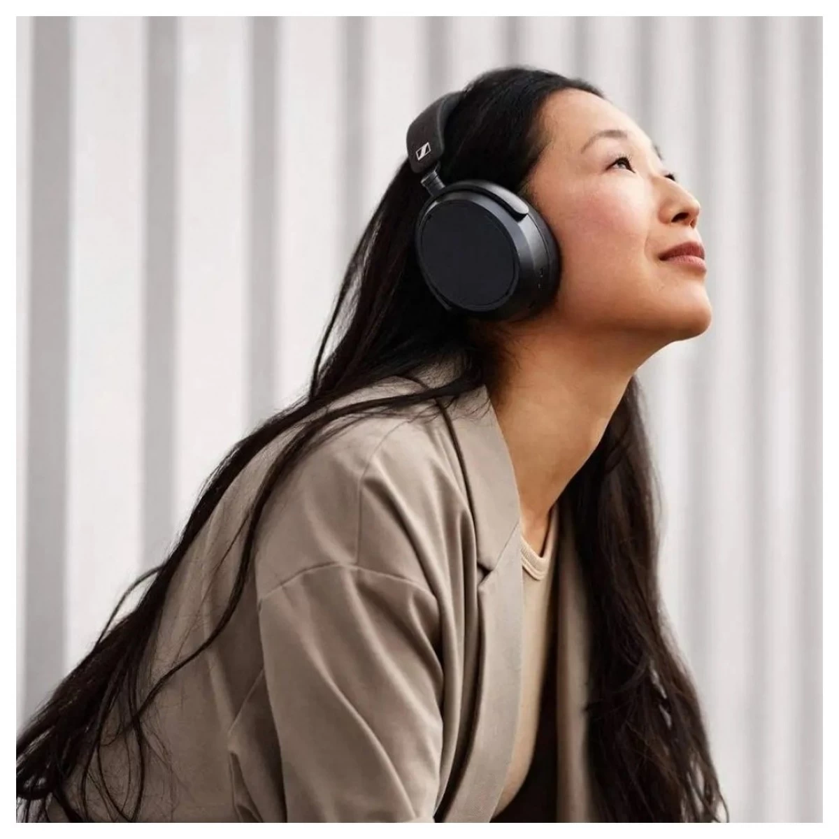 Sennheiser Momentum 4 Wireless ANC Headphones, Black With Free Stand - Image 9