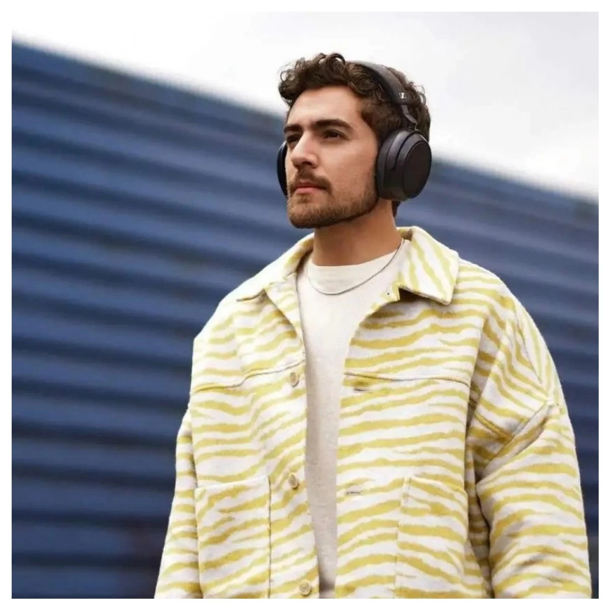 Sennheiser Momentum 4 Wireless ANC Headphones, Black With Free Stand - Image 10