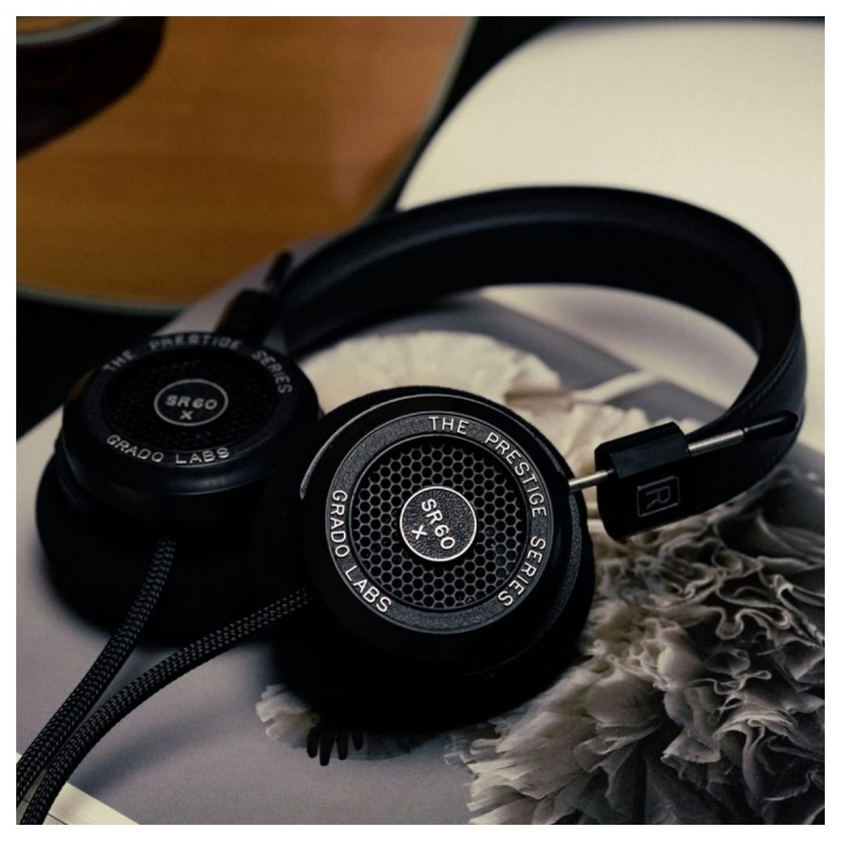 Grado SR60x Prestige Series Stereo Headphones With Headphone Stand - Image 4